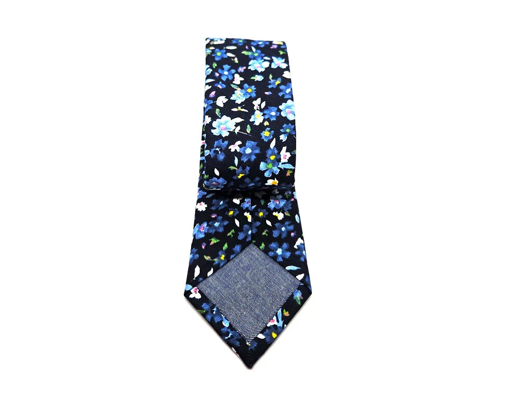 Corbata flores azules