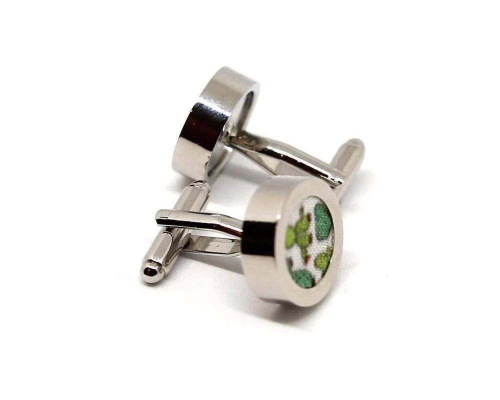 Gemelos de metal con diseño bordado de cactus verdes sobre fondo blanco, accesorios originales para hombre