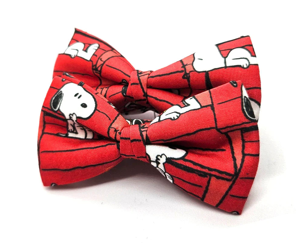 Pajarita Snoopy fondo rojo