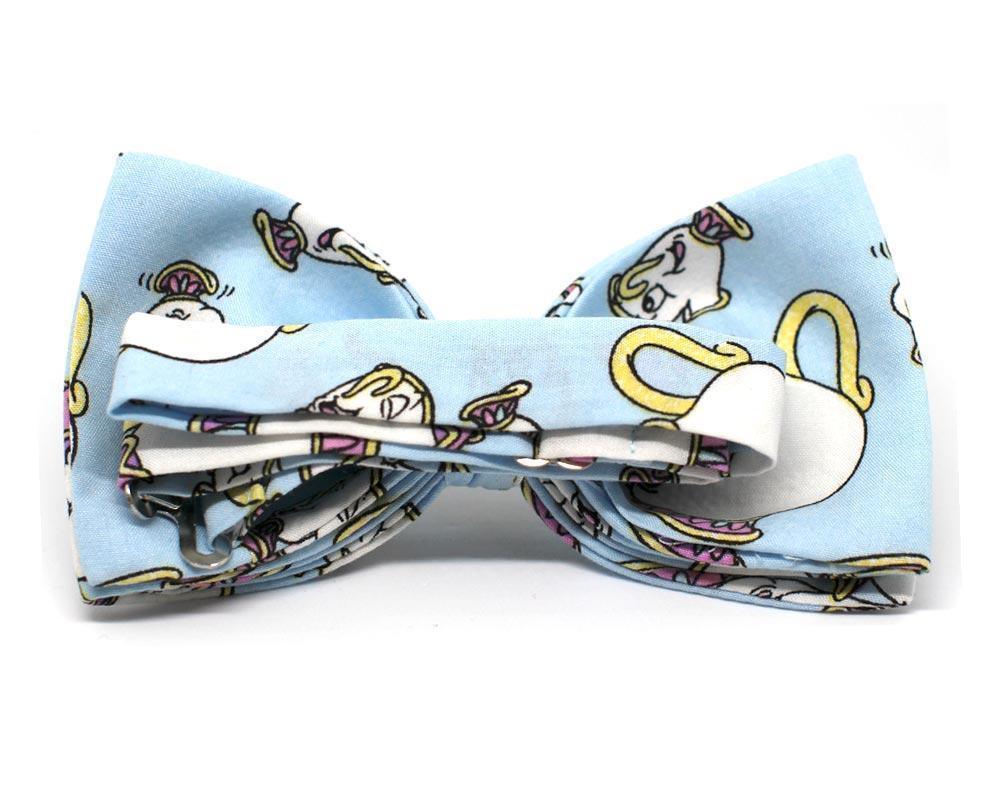 Pajarita original azul claro con estampado de tetera blanca y detalles amarillos, diseño friki y hecho a mano