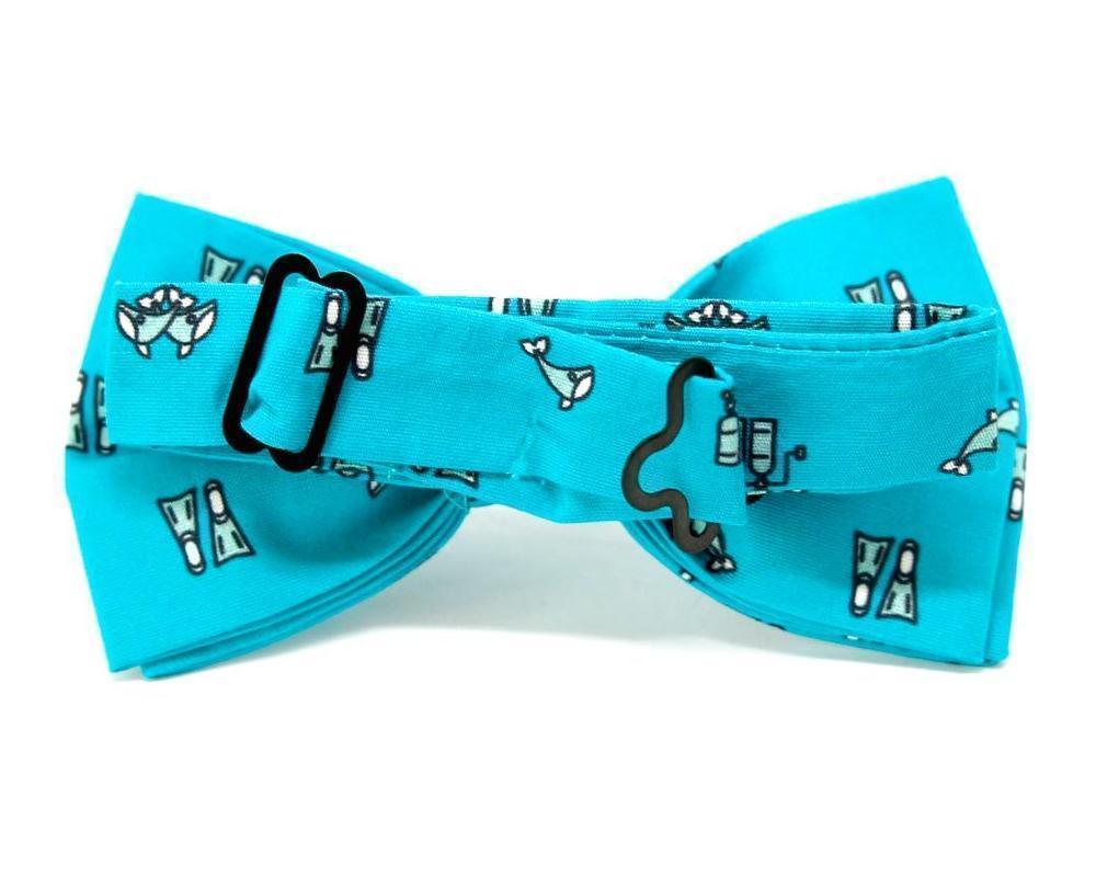 Pajarita azul turquesa con diseño de peces y equipo de buceo, accesorio original y friki hecho a mano