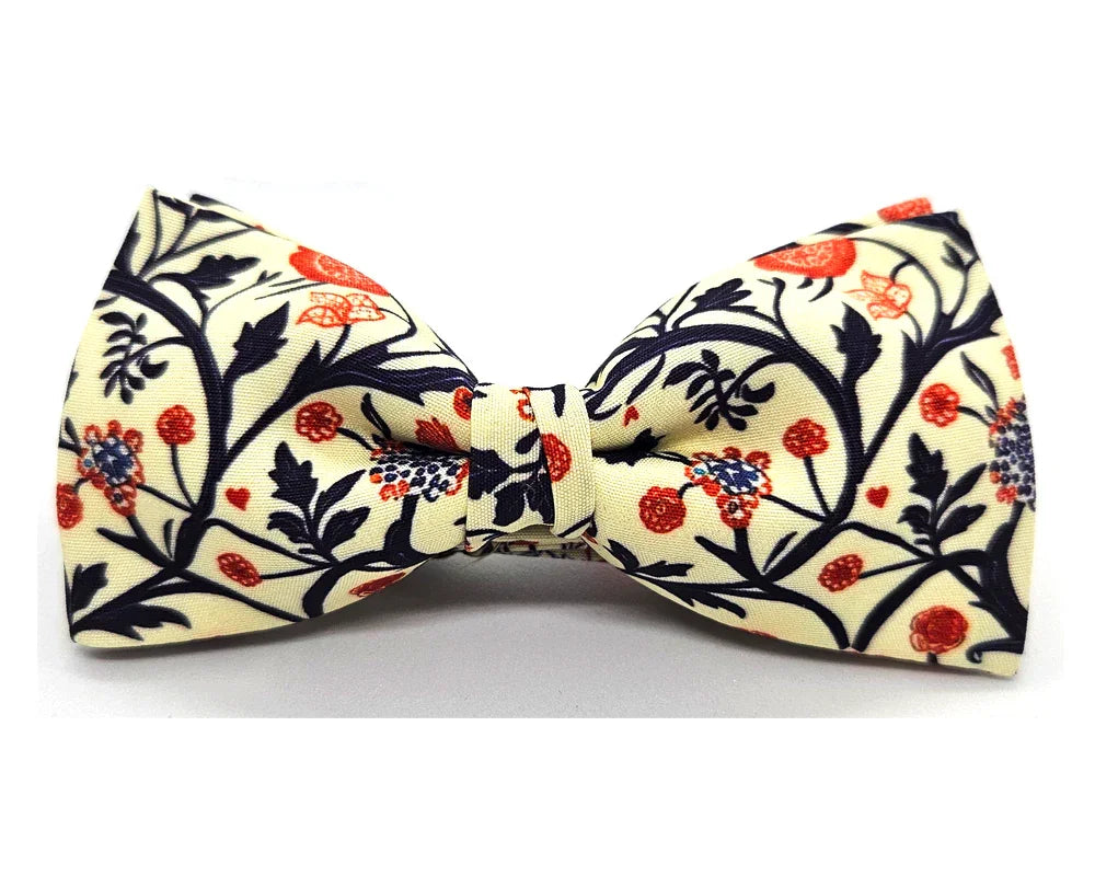 Pajarita Fondo Crema y Flores Rojas 🆕 - Pitas, Pitas Pajaritas | Pajaritas originales y muy frikis