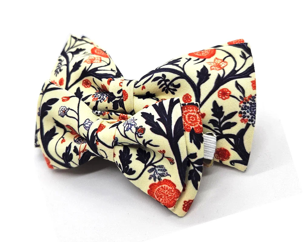 Pajarita Fondo Crema y Flores Rojas 🆕 - Pitas, Pitas Pajaritas | Pajaritas originales y muy frikis