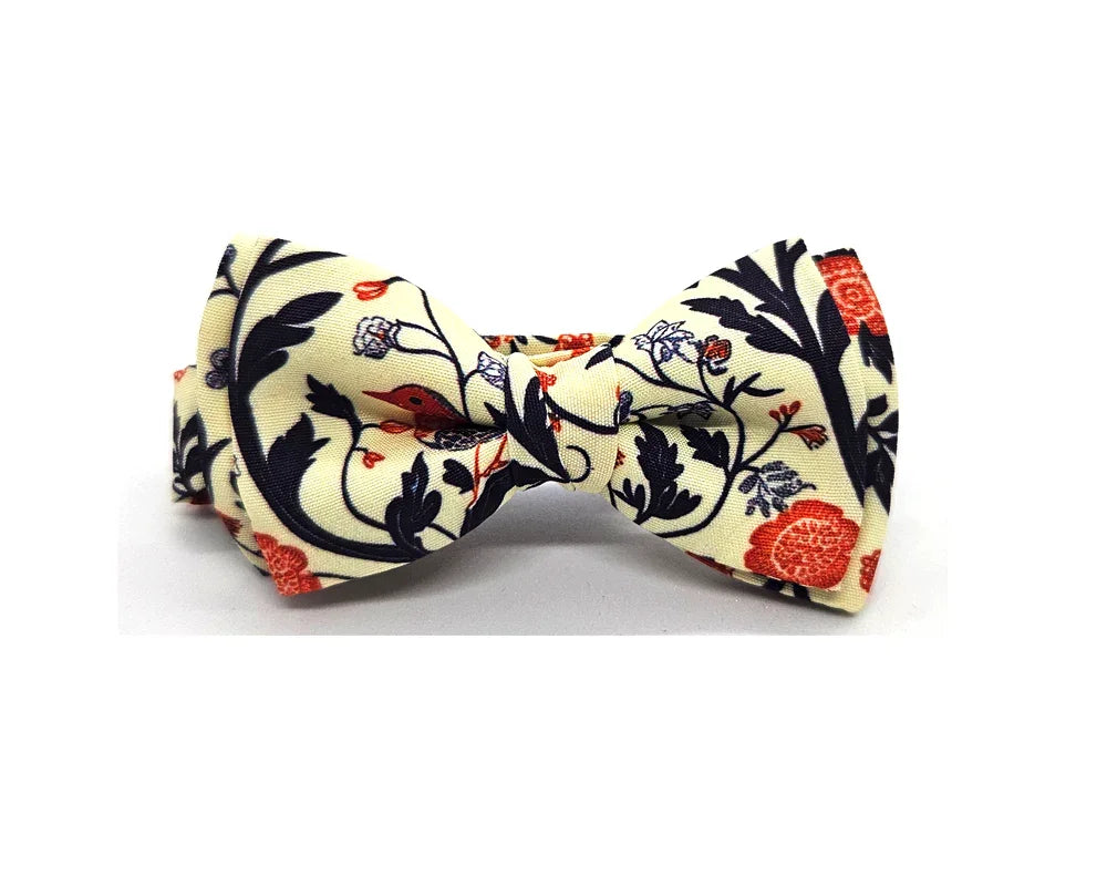 Pajarita Fondo Crema y Flores Rojas 🆕 - Pitas, Pitas Pajaritas | Pajaritas originales y muy frikis